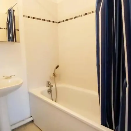 Le Diplomate Tramway Balcon Parking Et Wifi Bobigny