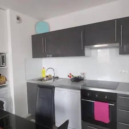 Le Diplomate Tramway Balcon Parking Et Wifi * Bobigny