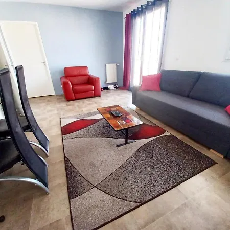 Prázdninový dům Le Diplomate Tramway Balcon Parking Et Wifi Bobigny